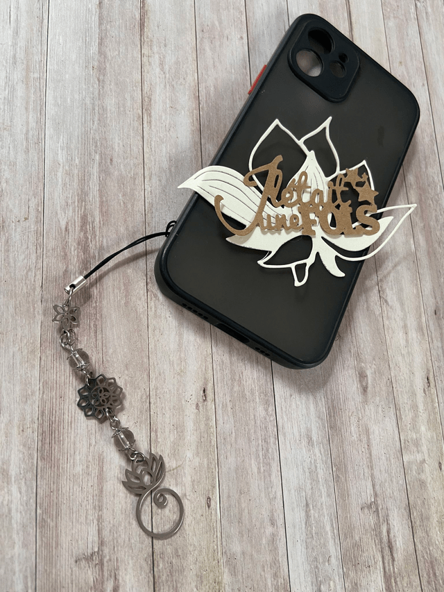 Breloque coque de téléphone "Fleur de Lotus" en Cristal de roche