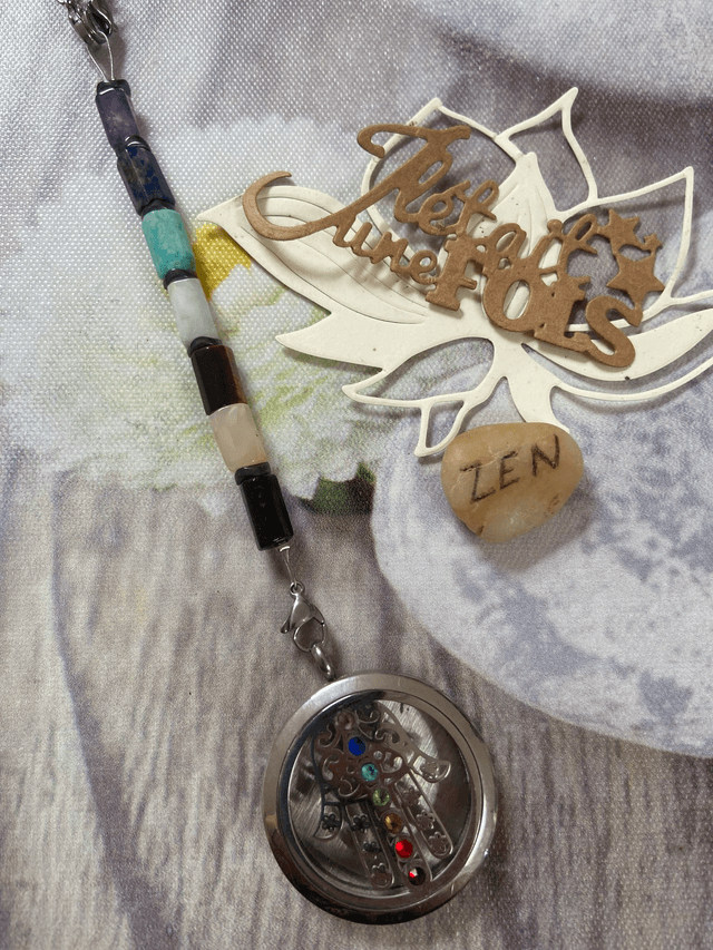 Bijoux de voiture aromathérapie "Main Fatma 7 chakras"